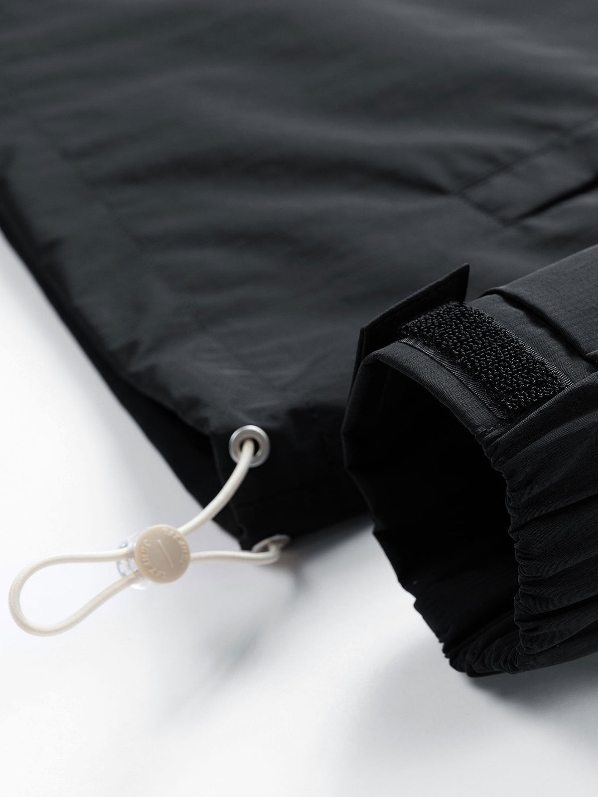Bart | Nylon windjack met capuchon en halve rits