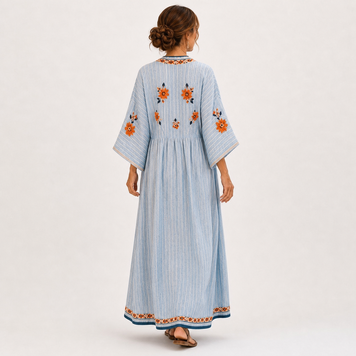 Cornelia | Blauwe kaftan met borduursel