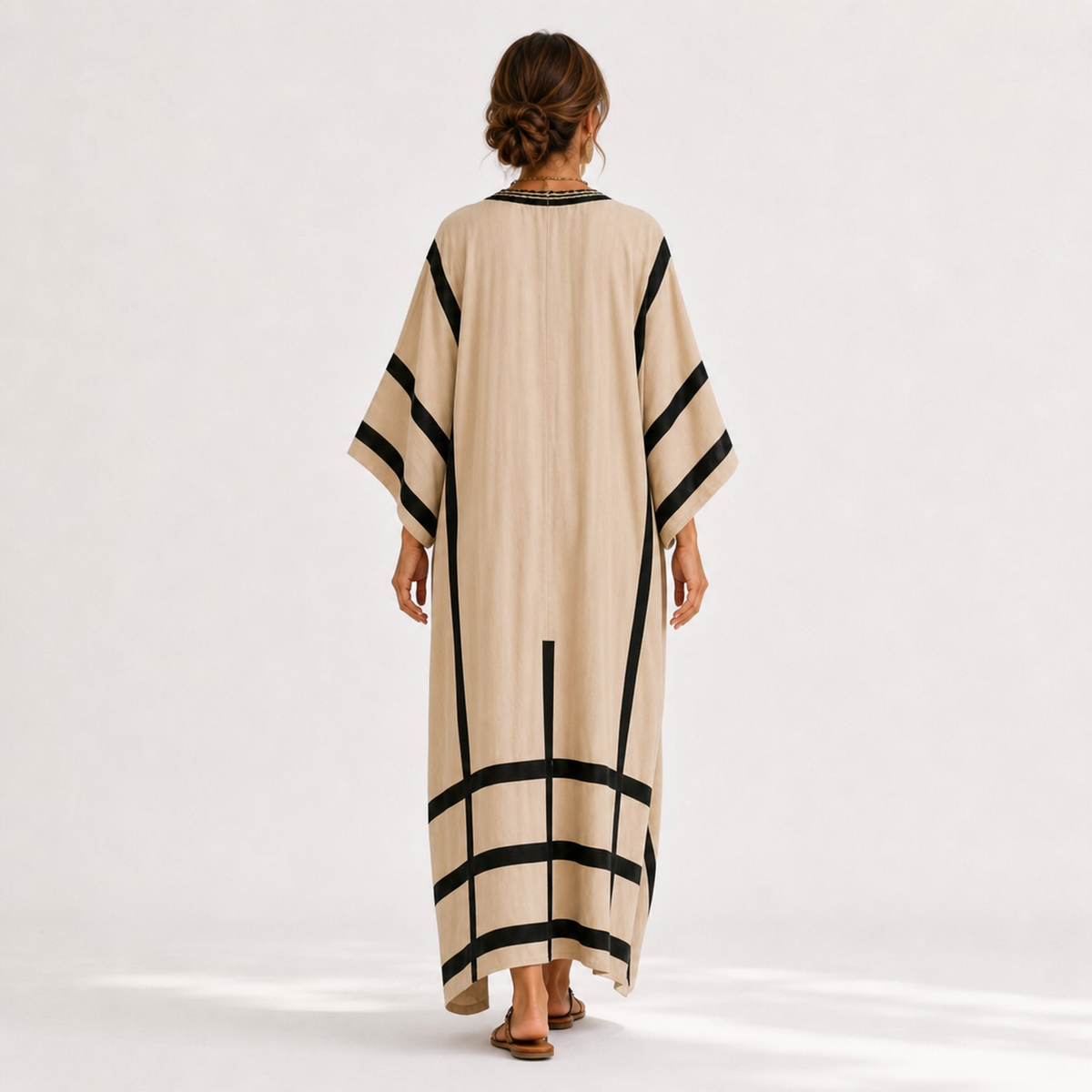 Femmie | Beige kaftan met zwarte strepen