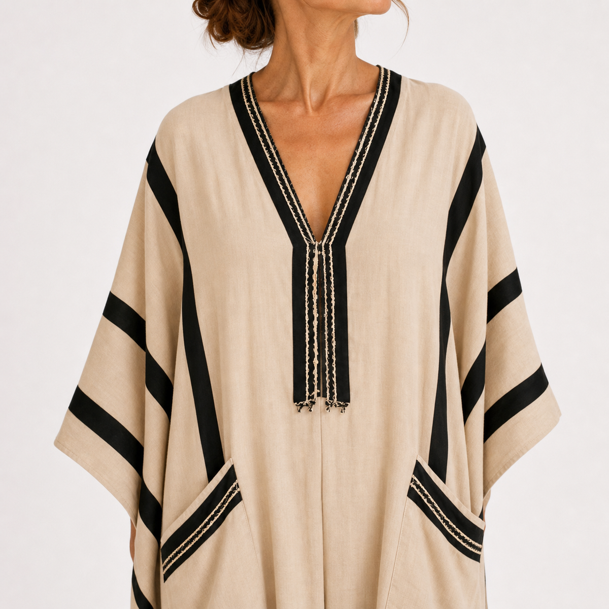 Femmie | Beige kaftan met zwarte strepen