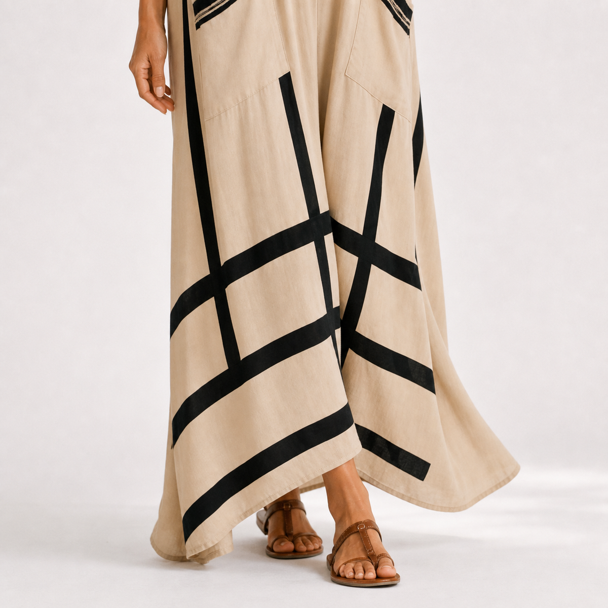 Femmie | Beige kaftan met zwarte strepen