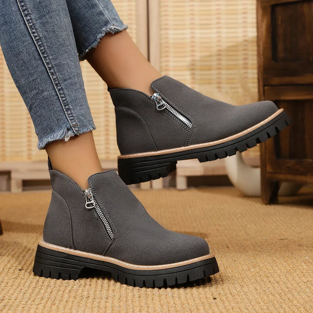 Frida | Plateau-Enkellaars met Dikke Zool – Stabiel en comfortabel voor herfst en winter