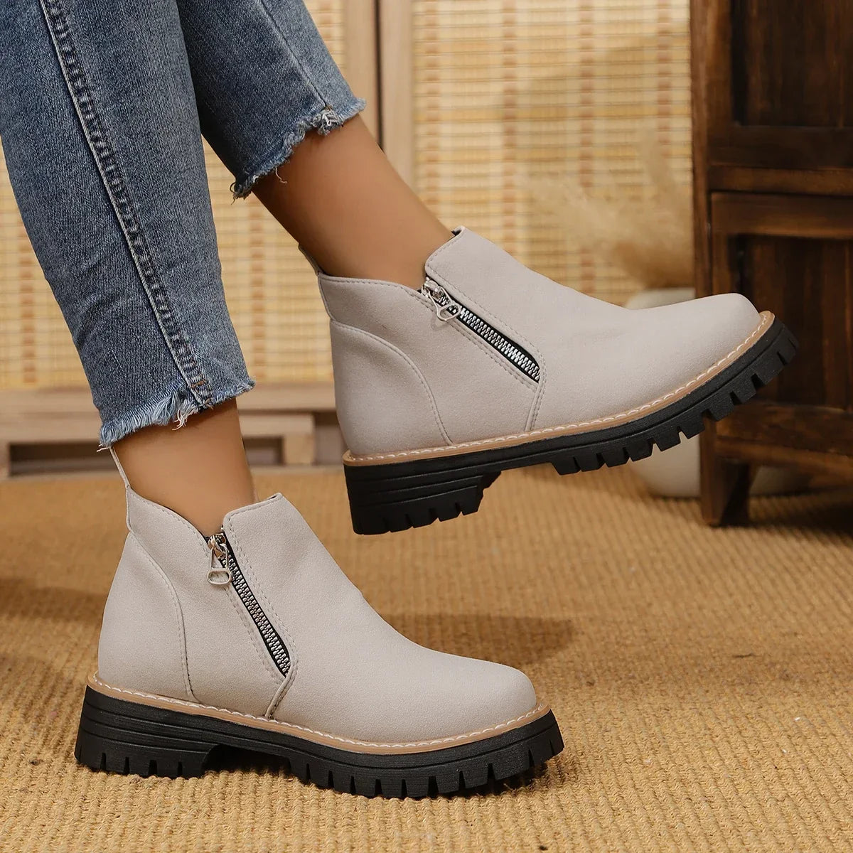 Frida | Plateau-Enkellaars met Dikke Zool – Stabiel en comfortabel voor herfst en winter