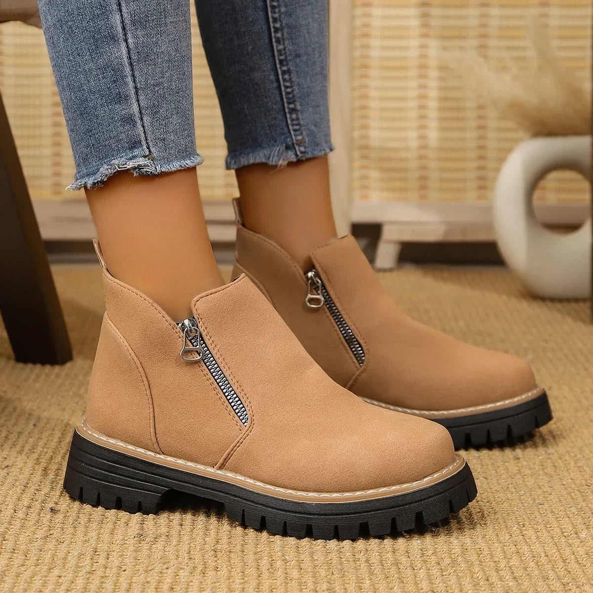 Frida | Plateau-Enkellaars met Dikke Zool – Stabiel en comfortabel voor herfst en winter