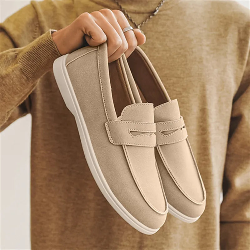 Leon | Zandkleurige suède loafers