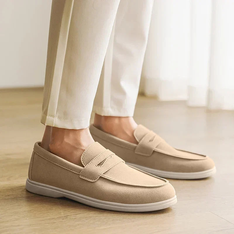 Leon | Zandkleurige suède loafers