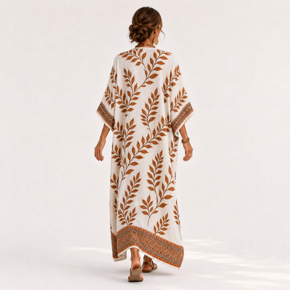 Nynke | Crèmekleurige kaftan met botanisch motief