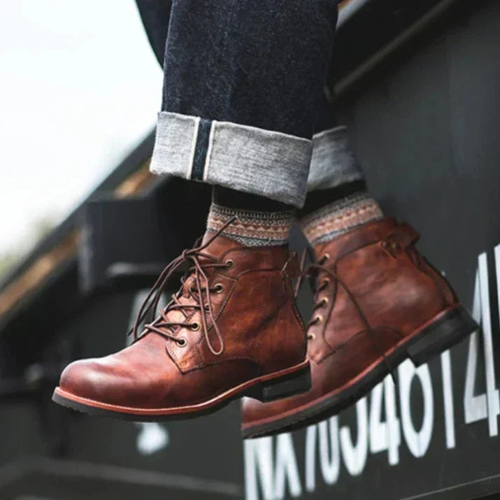 Ulbe | Bruine veterlaarzen in vintage stijl